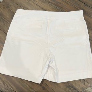 New York & Co, white, 8” inch inseam short